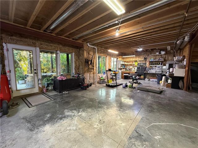 1708 NE Woodland Shores Lane, Lee's Summit, MO 64086