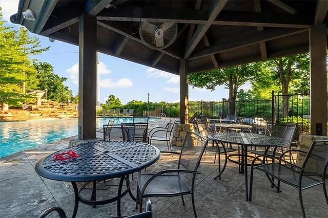 1708 NE Woodland Shores Lane, Lee's Summit, MO 64086