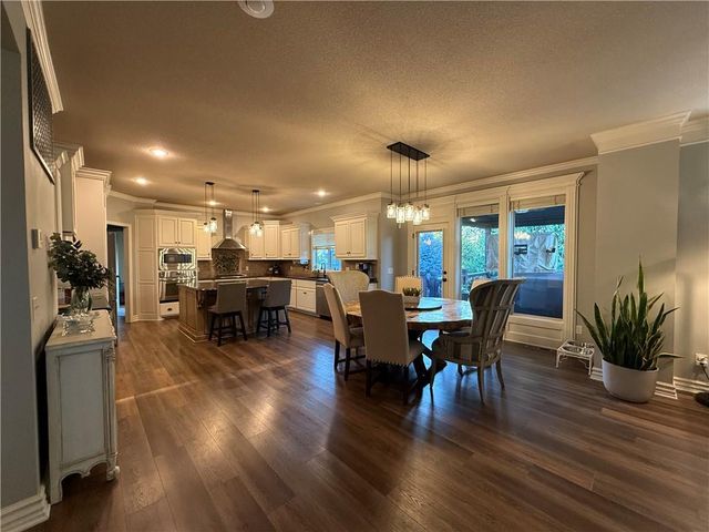 1708 NE Woodland Shores Lane, Lee's Summit, MO 64086