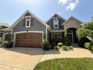 1708 NE Woodland Shores Lane, Lee's Summit, MO 64086
