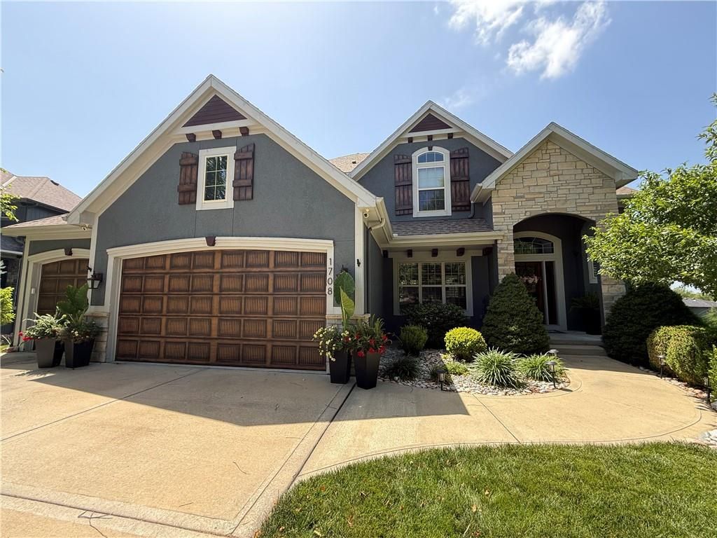 1708 NE Woodland Shores Lane, Lee's Summit, MO 64086
