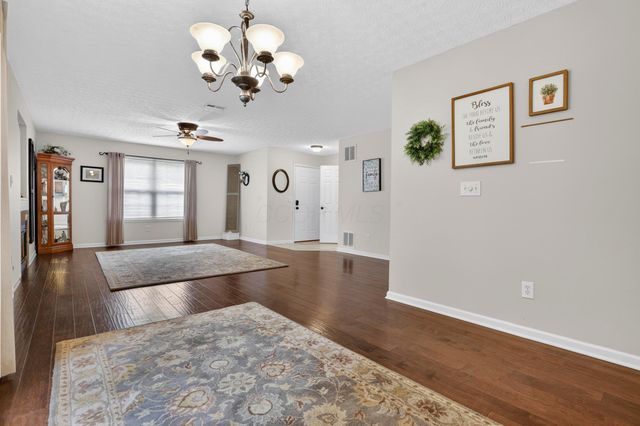 24 Bloomfield Hills Drive, South Bloomfield, OH 43103