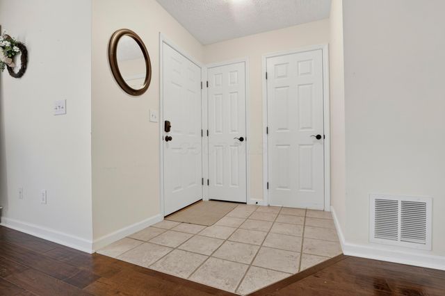24 Bloomfield Hills Drive, South Bloomfield, OH 43103