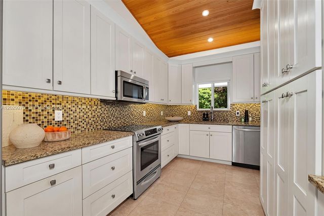 2716 NE 29th Court, Fort Lauderdale, FL 33306