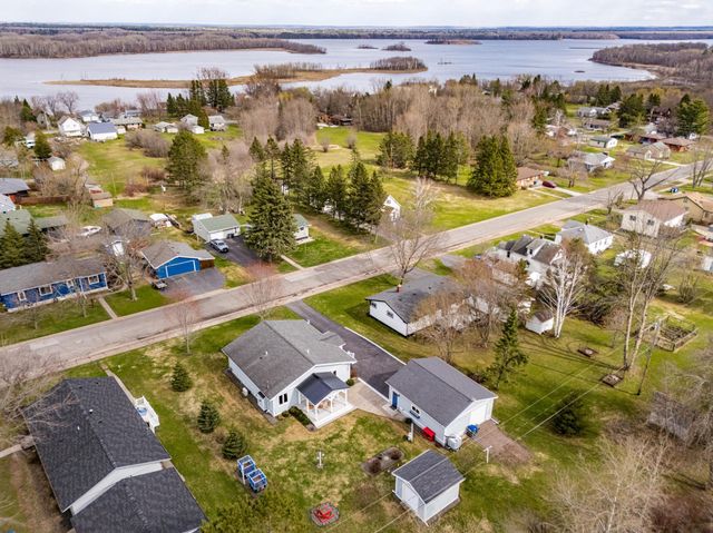 209 90th Avenue W, Duluth, MN 55808