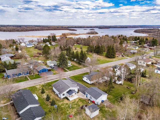 209 90th Avenue W, Duluth, MN 55808
