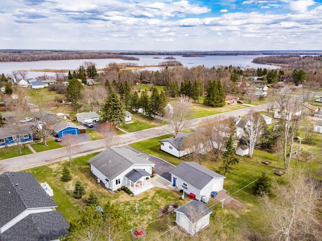209 90th Avenue W, Duluth, MN 55808