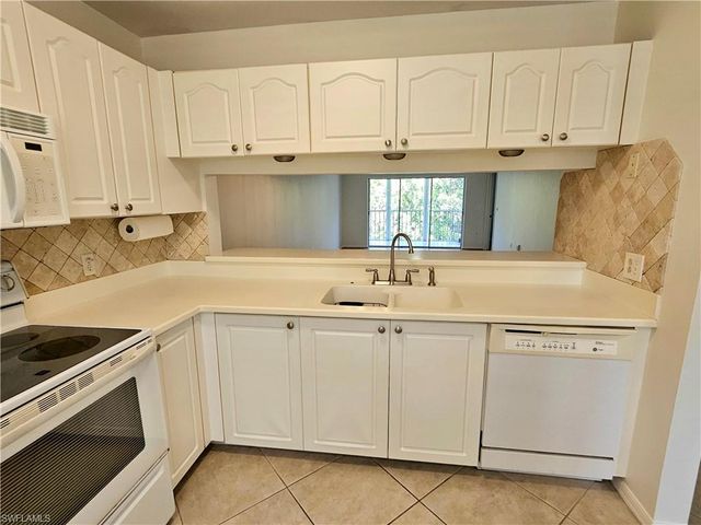 3001 Sandpiper Bay CIR B202, Naples, FL 34112