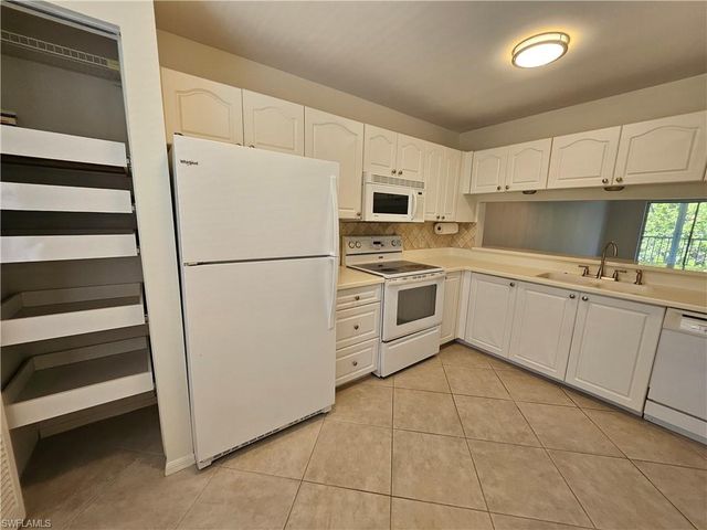 3001 Sandpiper Bay CIR B202, Naples, FL 34112