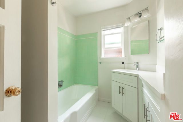 2955 Berkeley Avenue, Los Angeles, CA 90026