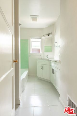2955 Berkeley Avenue, Los Angeles, CA 90026