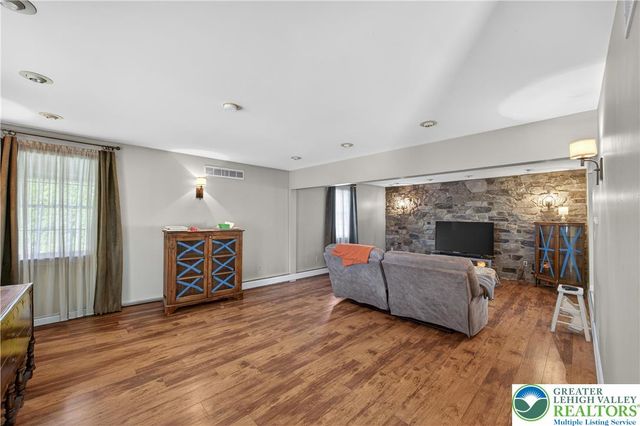 44 West 4th Street, Upper Nazareth Twp, PA 18064