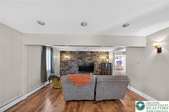 44 West 4th Street, Upper Nazareth Twp, PA 18064