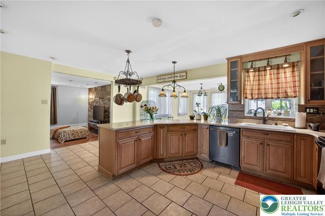 44 West 4th Street, Upper Nazareth Twp, PA 18064