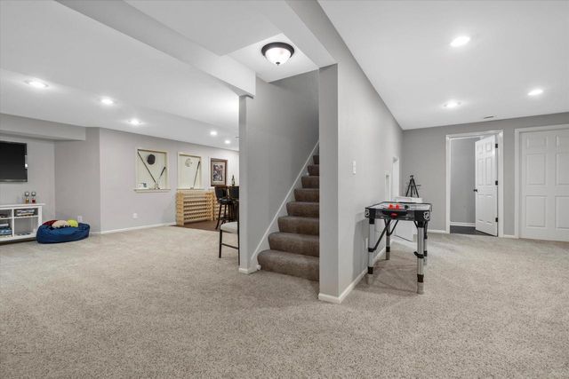 449 Lake Bluff DRIVE, Oconomowoc, WI 53066