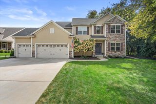 449 Lake Bluff DRIVE, Oconomowoc, WI 53066