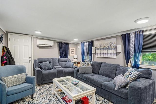 6260 Crestview Lane, Forest Park, GA 30297