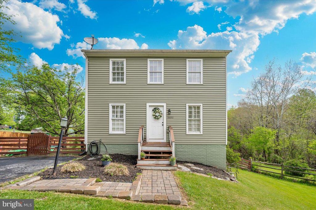 Image 1 of property listing at 6652 LAKE FRONT CT, New Market, MD 21774