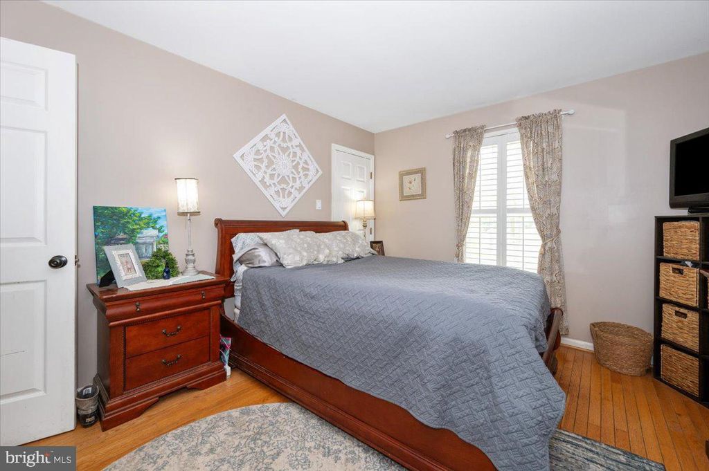 Image 17 of property listing at 6652 LAKE FRONT CT, New Market, MD 21774