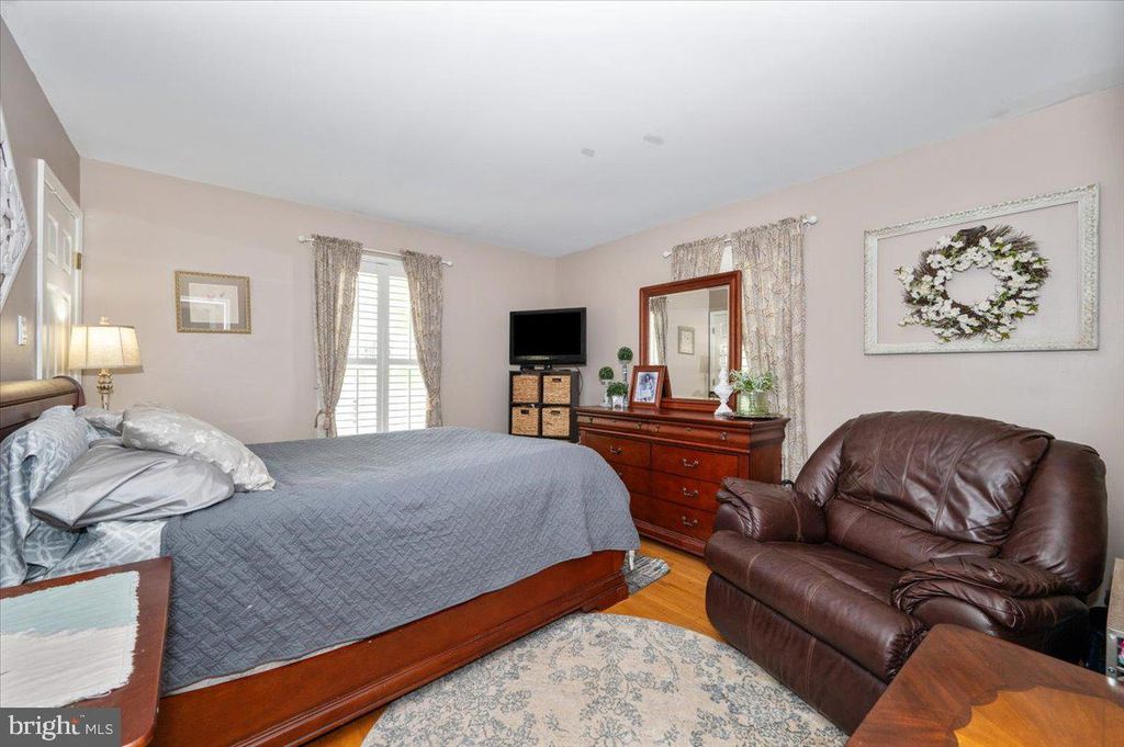 Image 18 of property listing at 6652 LAKE FRONT CT, New Market, MD 21774