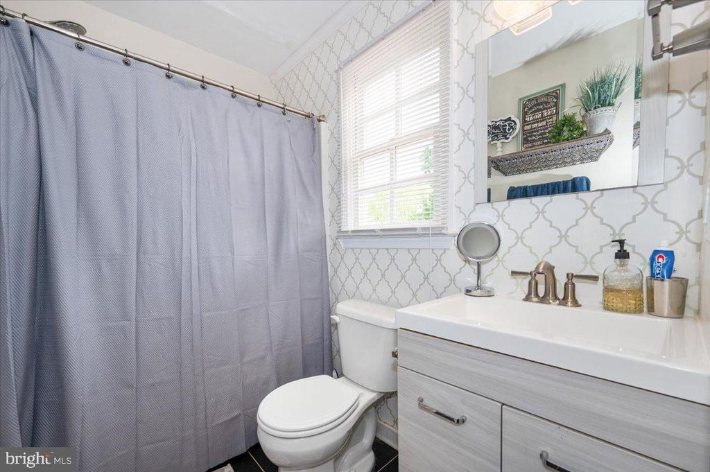 Image 21 of property listing at 6652 LAKE FRONT CT, New Market, MD 21774