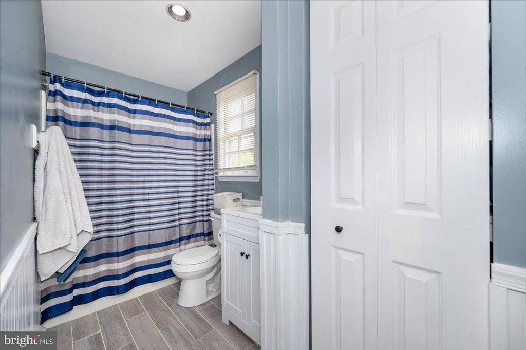 Image 33 of property listing at 6652 LAKE FRONT CT, New Market, MD 21774