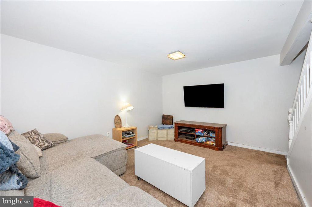 Image 34 of property listing at 6652 LAKE FRONT CT, New Market, MD 21774