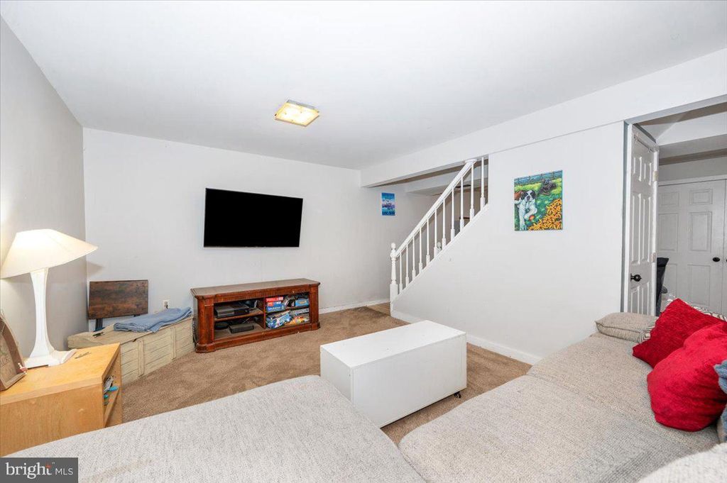 Image 35 of property listing at 6652 LAKE FRONT CT, New Market, MD 21774