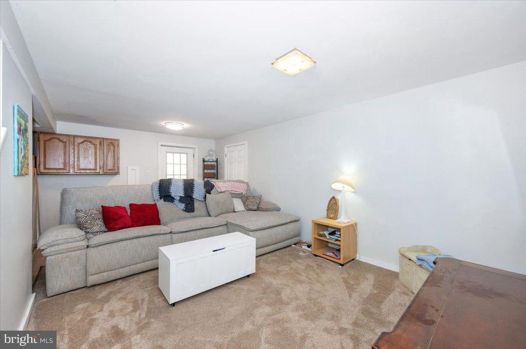 Image 36 of property listing at 6652 LAKE FRONT CT, New Market, MD 21774