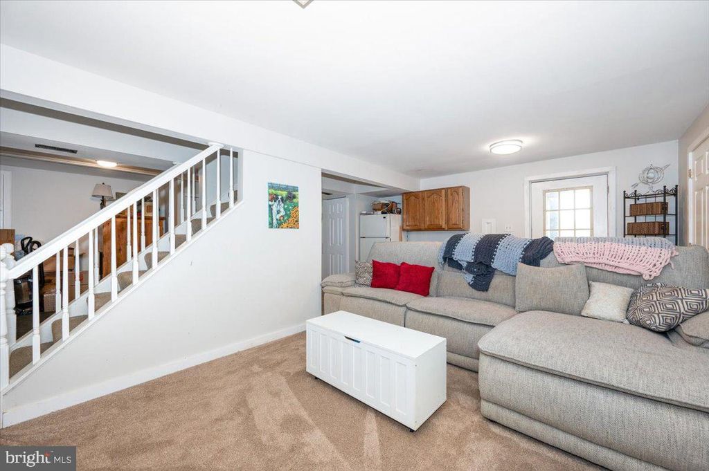 Image 37 of property listing at 6652 LAKE FRONT CT, New Market, MD 21774