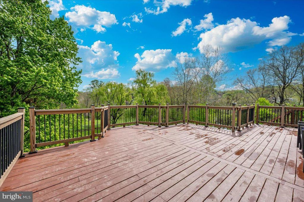 Image 40 of property listing at 6652 LAKE FRONT CT, New Market, MD 21774