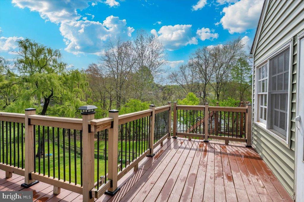 Image 41 of property listing at 6652 LAKE FRONT CT, New Market, MD 21774