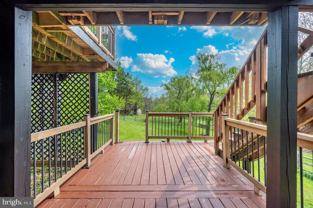 Image 43 of property listing at 6652 LAKE FRONT CT, New Market, MD 21774