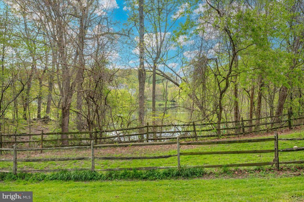 Image 46 of property listing at 6652 LAKE FRONT CT, New Market, MD 21774