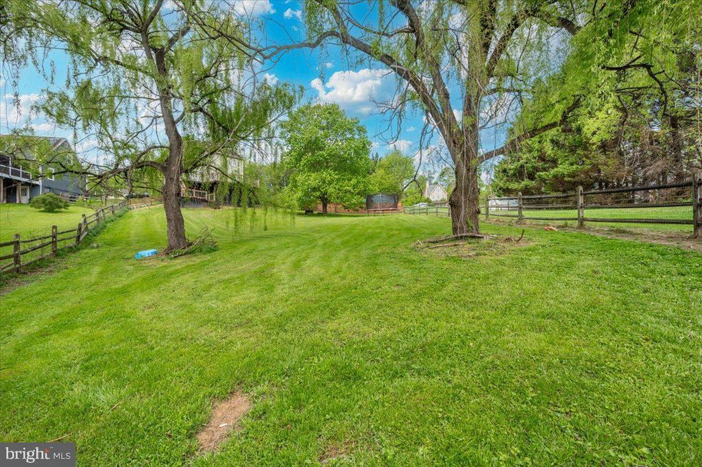 Image 52 of property listing at 6652 LAKE FRONT CT, New Market, MD 21774