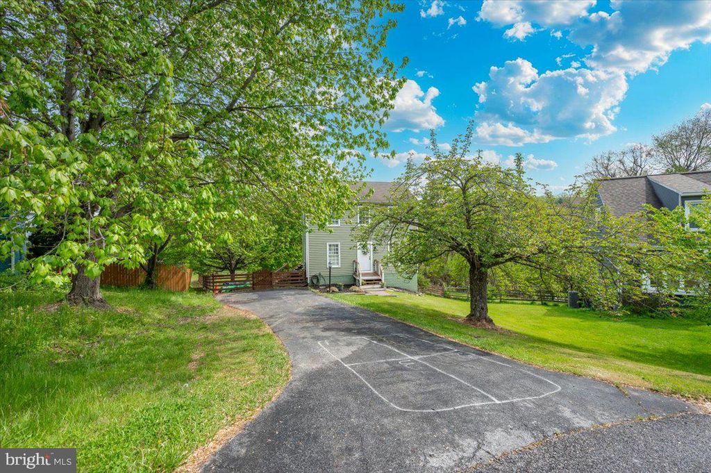 Image 54 of property listing at 6652 LAKE FRONT CT, New Market, MD 21774