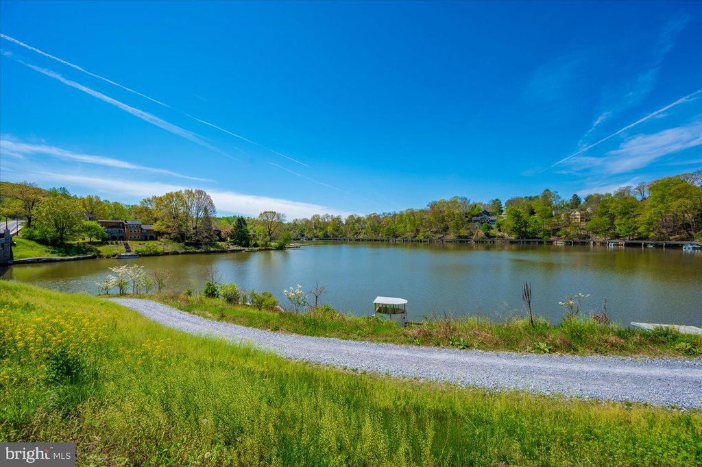 Image 58 of property listing at 6652 LAKE FRONT CT, New Market, MD 21774