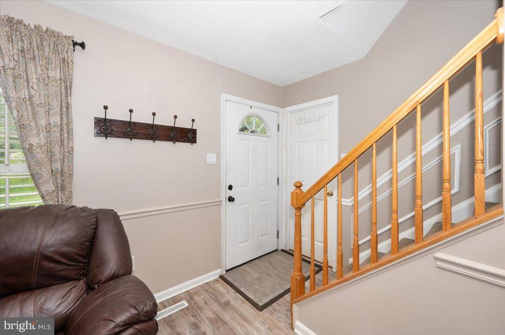 Image 6 of property listing at 6652 LAKE FRONT CT, New Market, MD 21774