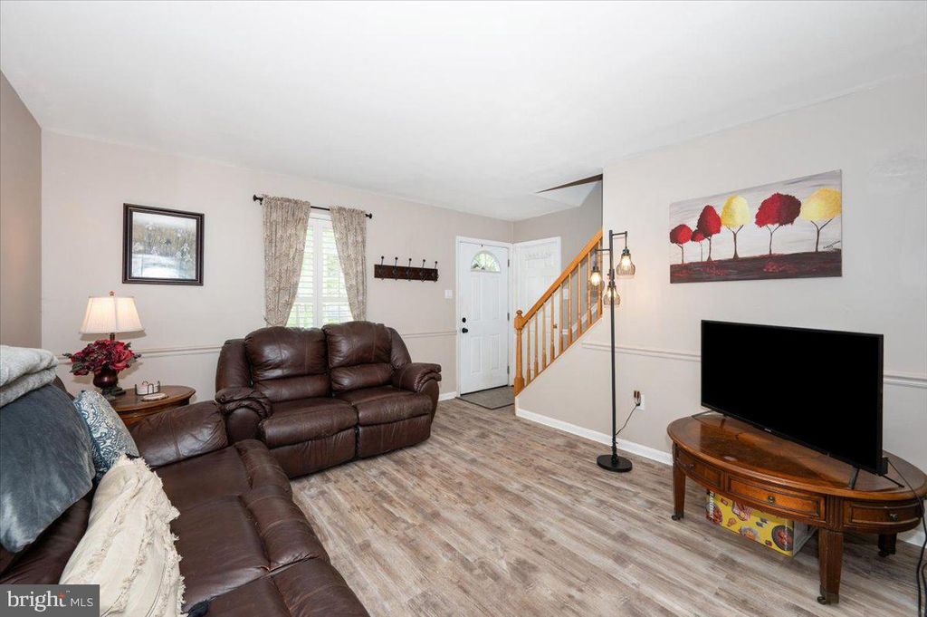 Image 7 of property listing at 6652 LAKE FRONT CT, New Market, MD 21774