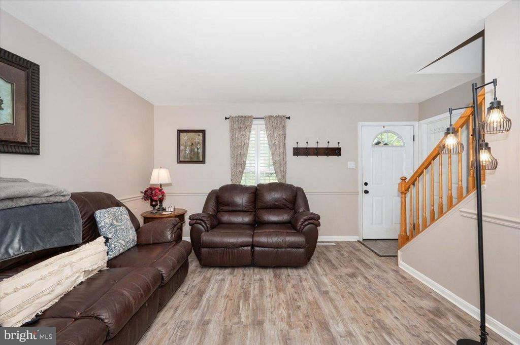 Image 8 of property listing at 6652 LAKE FRONT CT, New Market, MD 21774