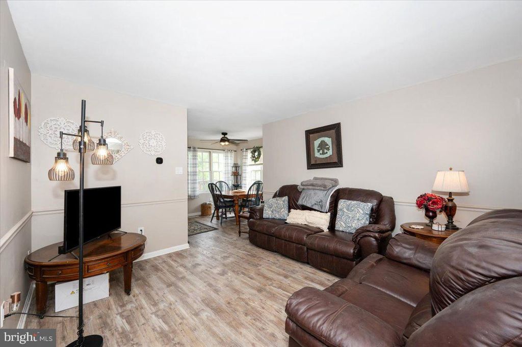 Image 9 of property listing at 6652 LAKE FRONT CT, New Market, MD 21774