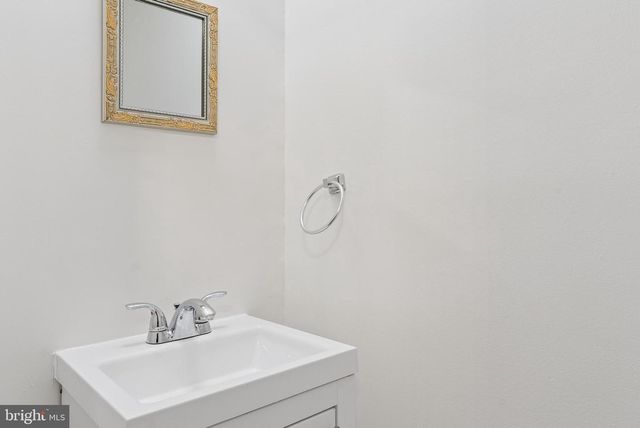 214 N MADEIRA ST, Baltimore, MD 21231