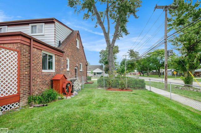 31201 Share Street, Saint Clair Shores, MI 48082