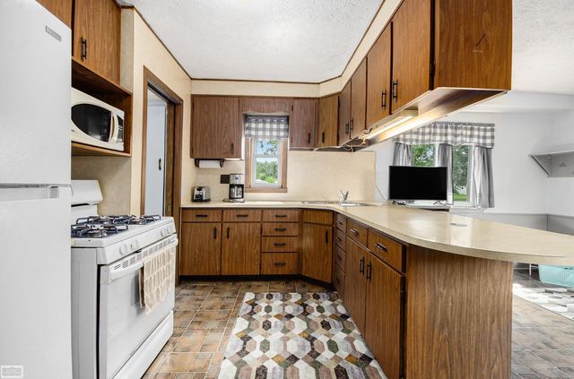 31201 Share Street, Saint Clair Shores, MI 48082