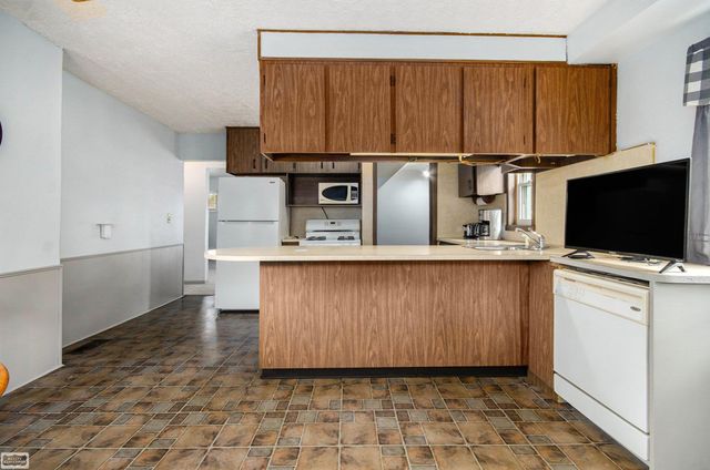 31201 Share Street, Saint Clair Shores, MI 48082