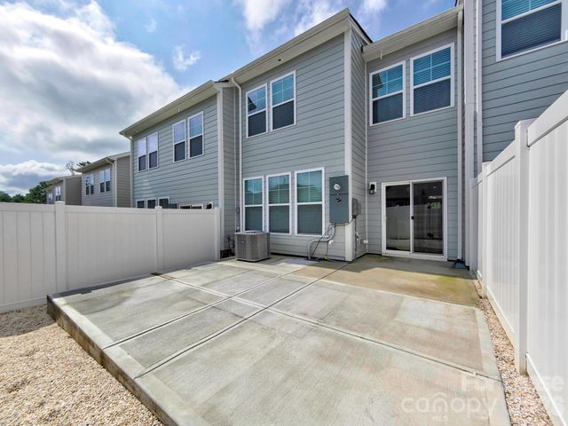 915 Emma Kate Court, Lake Wylie, SC 29710