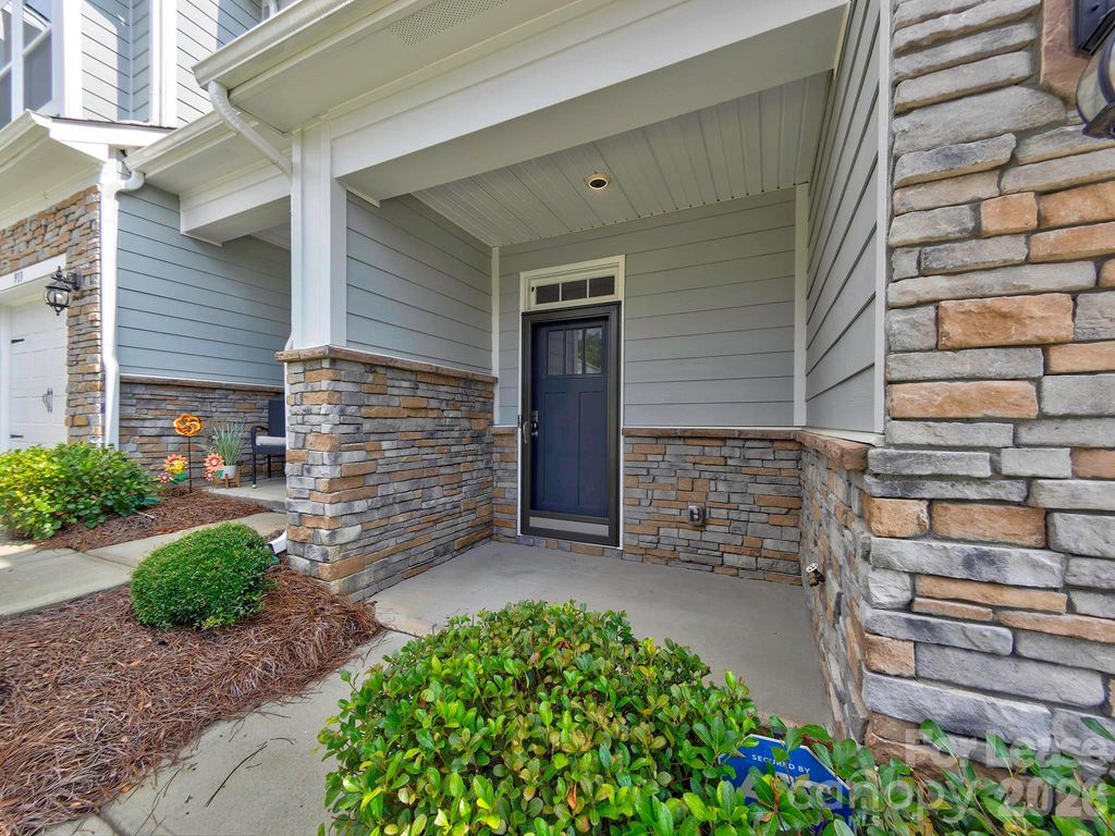 915 Emma Kate Court, Lake Wylie, SC 29710