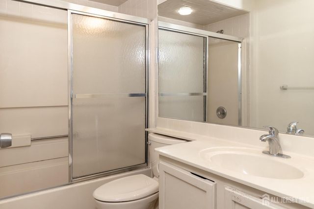 734 Waterford Drive, Edison, NJ 08817