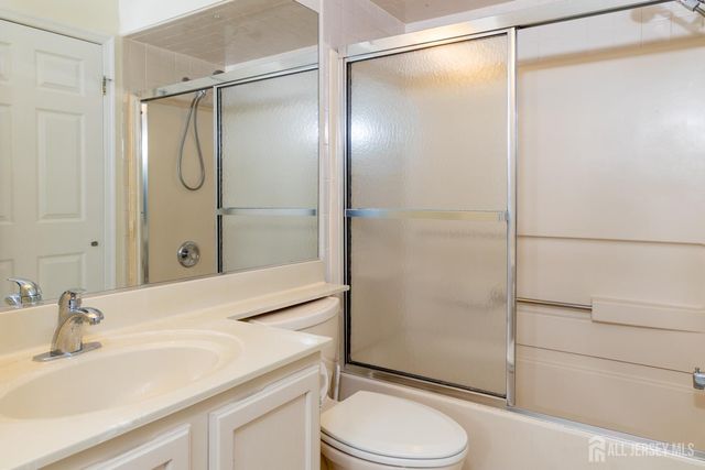 734 Waterford Drive, Edison, NJ 08817