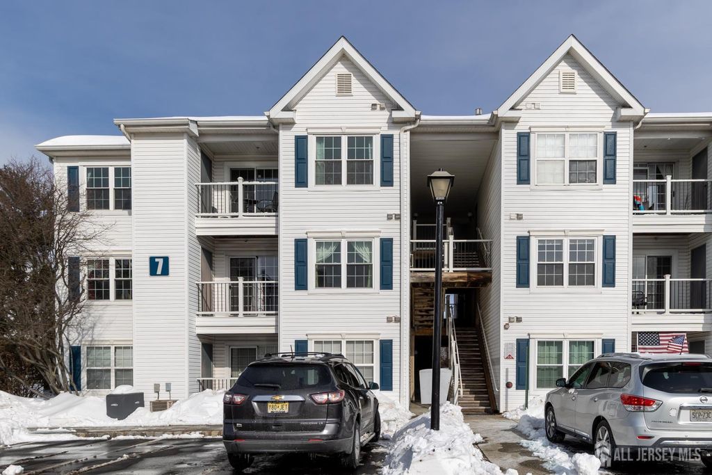 734 Waterford Drive, Edison, NJ 08817